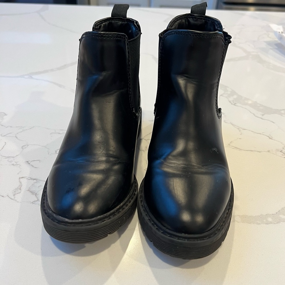 Gap kids black Chelsea boots